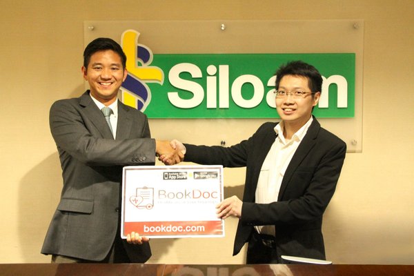 (Left) Dato Chevy Beh, Founder of Bookdoc and Budi Legowo, CFO Siloam Hospital Group