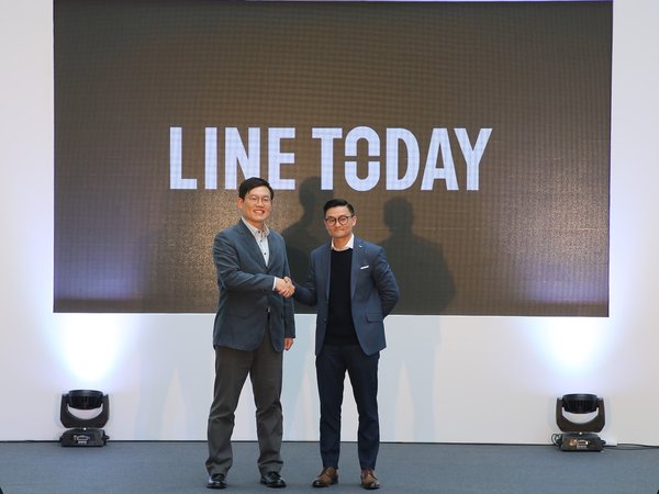 LINE全球業務拓展部高級副總裁姜玄玭與LINE香港總編輯劉志偉為香港推出LINE TODAY揭幕。