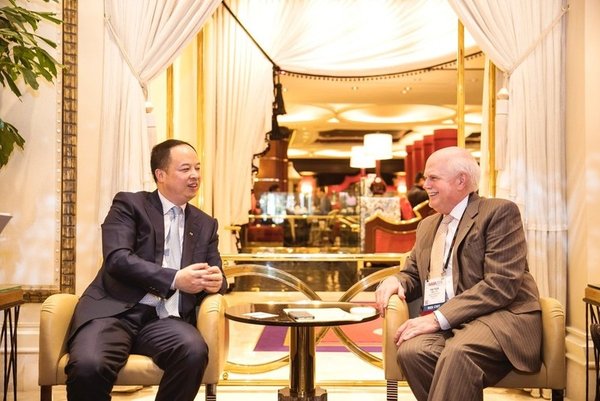 Yu Jun, president of GAC Motor talking to Peter Welch, president and CEO of NADA