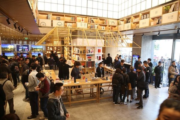 ‘Ji Wu’, Suning’s newly opened physical store features comprehensive consumption experience and ultimate beauty of life has been embraced by the market. “It is a good showcase of how to operate nowadays’ offline retail business in a competitive e-commerce inspired scenario,” according to the paper