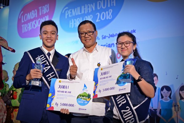 Selected Young Ambassador of Water Day with Imam Santoso, Directorate General of Water Resources.
