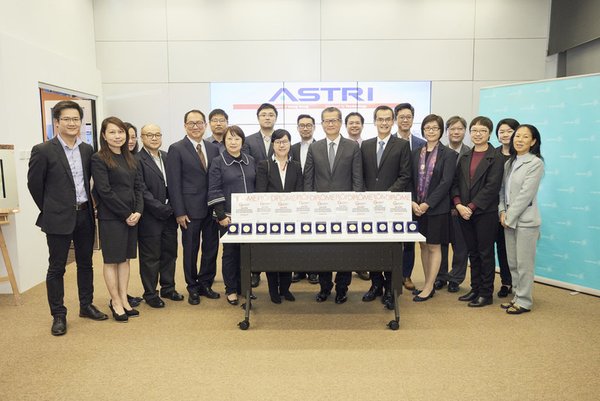 Mr Paul Chan - Financial Secretary of the HKSAR Government, and Ms Annie Choi - Commissioner for Innovation and Technology of the HKSAR Government, along with ASTRI’s senior executives and R&D professionals, celebrating ASTRI’s 14 awards from the recent International Exhibition of Inventions of Geneva