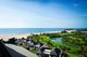 酒店由生机茂密的热带植物环绕，坐拥清水湾纯美白沙滩与无敌海景