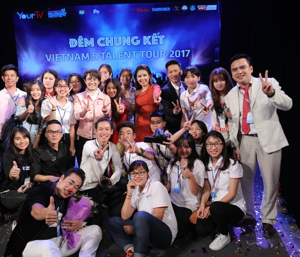 Mr. Han (right corner, in red tie) in the Finale of ‘Vietnam’s Talent Tour 2017’ – an original gameshow produced by YourTV