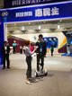 Segway-Ninebot工作人员接受《北京时间》记者采访