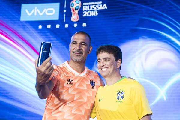 Former Dutch International Balon d'or winner Ruud Gullit and FIFA World Cup 1994 Winner Bebeto take a selfie with the FIFA World Cup 2018 V9 Blue Limited Edition