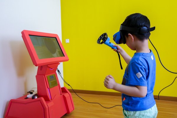 体验VR游戏