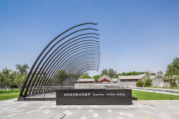 The Serpentine Pavilion Beijing forms a centerpiece of the outdoor lawns of The Green at WF CENTRAL for a wide range of special cultural activities, events and social encounters that run from June until October 2018.