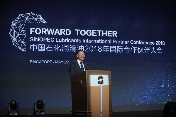 Mr. Kou Jianchao, Vice President of Sinopec Lubricants Company, gives an opening speech.