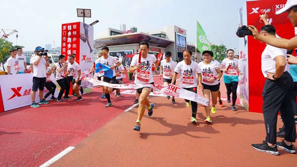 特步跑步俱乐部开业接力跑活动