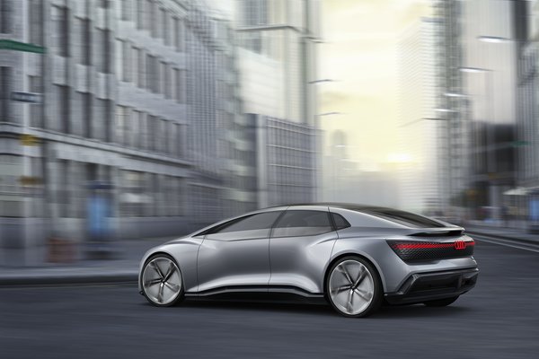 Leading car manufacturers have presented concept cars like the Audi AICON for future autonomous driving. Source: AUDI AG