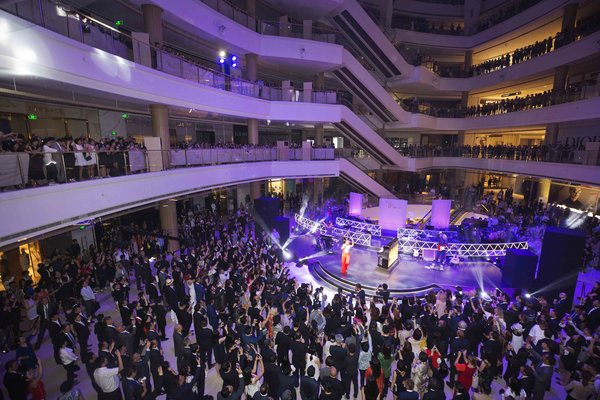 上海的恒隆广场为庆祝完成大型资产优化计划而举行的 Home to Luxury 盛装派对，凭多项崭新意念及内容，荣获2018年〝亚洲 -- 太平洋史蒂夫奬〞的〝活动创新 -- 企业对企业活动创新〞类别银奖。