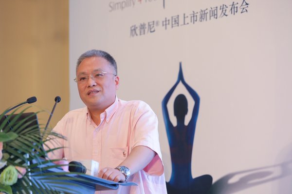 中华医学会风湿病学分会主任委员、北京协和医院风湿免疫科主任曾小峰教授