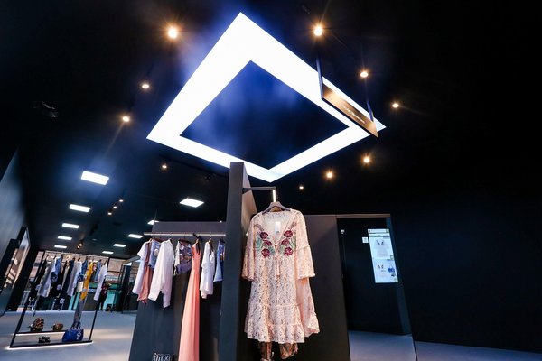 Alibaba FashionAI concept store showcases a new model for the digitization of fashion retail.