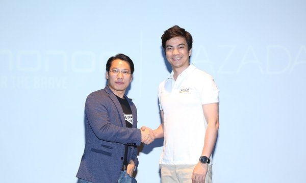 Akin Li (Left) and James Dong (Right) celebrated this cooperation