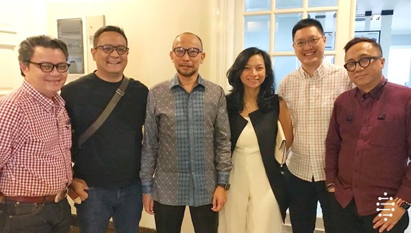 (left-right) Tom Malik(COO)-Regi Wahyu(CEO) - Chatib Basri (Advisor) - Farina Situmorang(CMO) - Alex Jatra (CFO) - Imron Zuhri(CTO) HARA