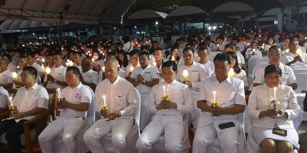泰国政府和社会各界民众为遇难者念经祈福