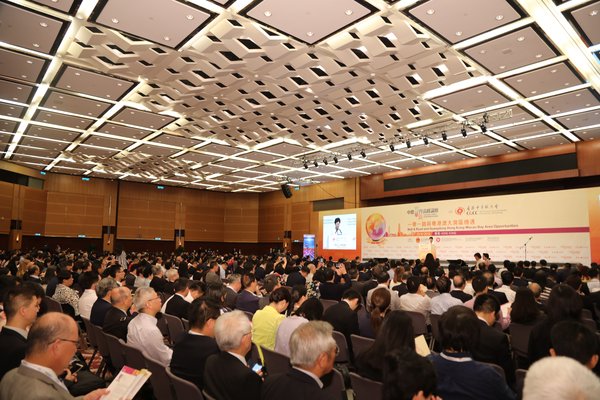 Over 1,000 distinguished guests, including Mainland and Hong Kong officials, Chinese entrepreneurs worldwide, professionals, business leaders, experts and academics from around the globe attended the Summit to explore opportunities under the “Belt & Road” and “Bay Area”.