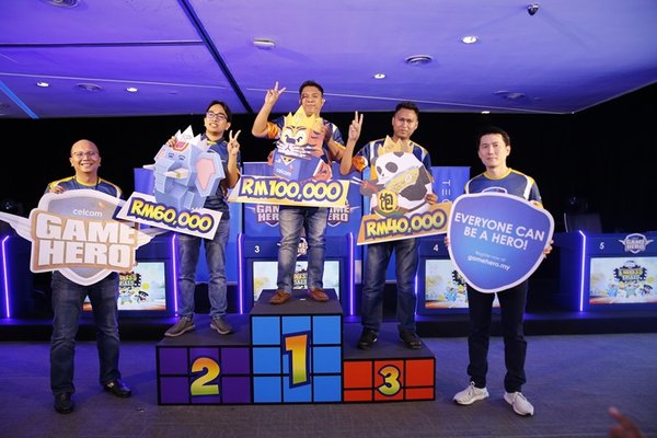 Celcom Game Hero cash prizes were presented by Zuwairi Zakaria, Head of Pricing and Retail Marketing of Celcom Axiata Berhad and Dato’ Lion Peh, Chief Executive Officer of Techninier Sdn Bhd at Menara Celcom