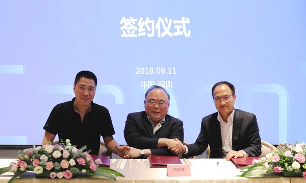 从左到右为：碳云智能创始人兼CEO王俊，大成食品主席韩家寰，东英金融主席兼CEO张高波