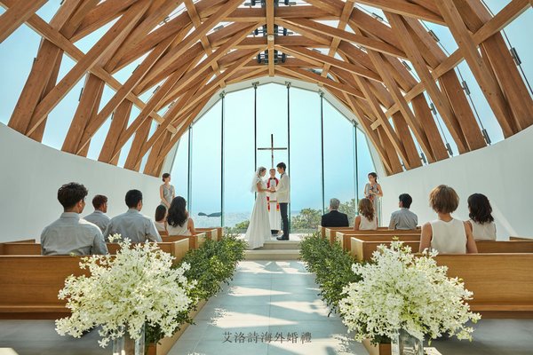 選在沖繩瀬良垣島結婚的新人，在T十字架的見證許下浪漫的終生誓約