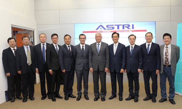 Mr Wang Zhigang, Minister for Science and Technology of the People’s Republic of China, (5th from right) visited ASTRI on 21 September 2018.