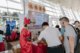 旅客参加厦门空港“双城博饼”活动