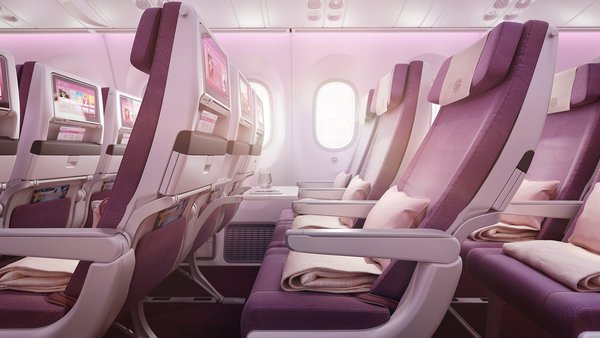 吉祥航空787经济舱配备Recaro CL3710座椅以及12英寸松下最新一代机上娱乐系统