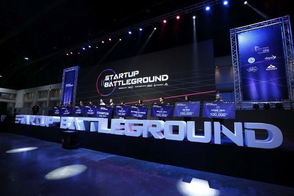 The winner and track masters of Startup Battleground Hackathon received the rewards on the stage