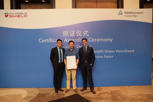 InvisibleShield products, the first to achieve TUV Rheinland  Blue Light Filtration certification. Jay Yang, Vice President of Electrical, TUV Rheinland Greater China, Steve Chan, Director of ZAGG China Operations and Justin Barrett, CEO of Healthe
