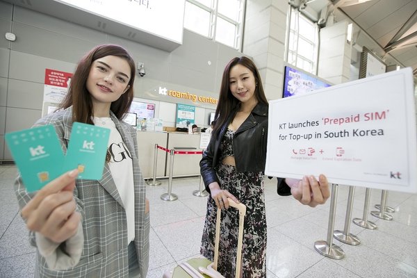Top-up SIM cards are promoted at KT’s Roaming Center in the Incheon International Airport on October 12.