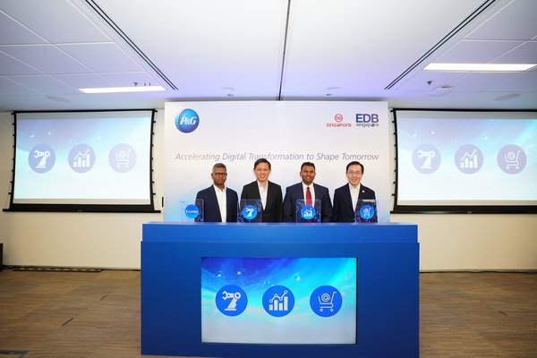 (Left to right) Mr. Gokul Chandar, P&G CFO Asia-Pacific and Indian Subcontinent, Middle East and Africa; Mr. Chan Chun Sing, Minister for Trade and Industry; Mr. Magesvaran Suranjan, President, P&G Asia Pacific and Indian Subcontinent, Middle East and Africa and Dr. Beh Swan Gin, Chairman of the Singapore Economic Development Board launched P&G E-Center 2.0.