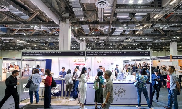 Visitors at Singapore Jewellery & Gem Fair 2018