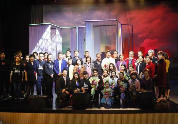 中国首部关注结直肠癌晚期患者音乐剧《爱，在一起》演出现场合影