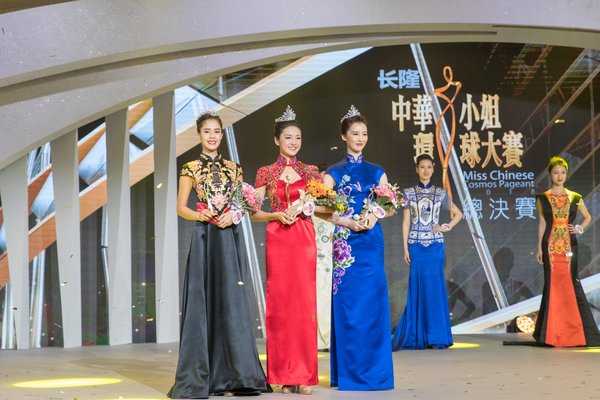 长隆2018“中华小姐”三甲，右起：季军蒲梓叶、冠军卢琳、亚军何莉。