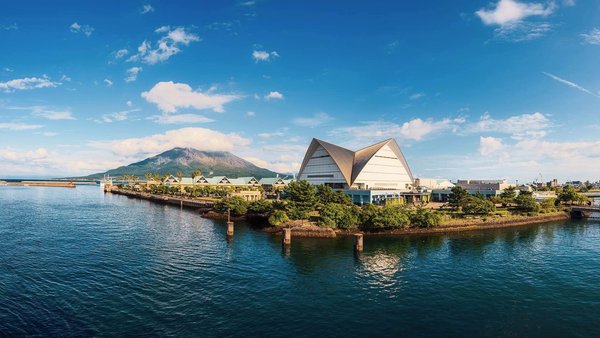 位于鹿儿岛的樱岛火山是鹿儿岛最受欢迎的景点之一，到访旅客无不赞叹其壮丽风景。