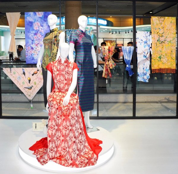 Fashion Products Highlight Market-driven Design at 124th Canton Fair
