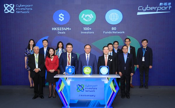 The two-day Cyberport Venture Capital Forum 2018 started today, gathering investor icons, industry leaders and tech companies to share insights on global tech trends and new opportunities in venture capital. (Front row from left to right) Mr Duncan Chiu, Chairman of Steering Group of Cyberport Investors Network, Mr Nicholas W Yang, Secretary for Innovation and Technology, Dr Lee George Lam, Chairman of Cyberport officiated the forum’s opening ceremony together with other guests.