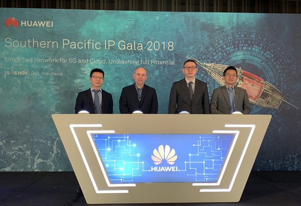Huawei and Ovum introduce the experience-oriented network standards and solutions during SP IP GALA 2018. (from left to right)  Qin Bin, Vice President, Network Marketing & Solution Sales, Carrier Network Business Group, Huawei , Ian Redpath, Practice Leader, Components, Transport & Routing, Ovum, Wang Yifan, President, Southern Pacific Carrier Network Business Group, Huawei, Gao Ji, President, Router & Carrier Ethernet Product Line, Huawei.