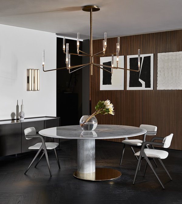 Oto Big 餐桌，Oscar e Gabriele Buratti, 2018，卡拉拉白色或马尔古那黑大理石材质桌子。镀黄铜“超镜面”不锈钢底座。