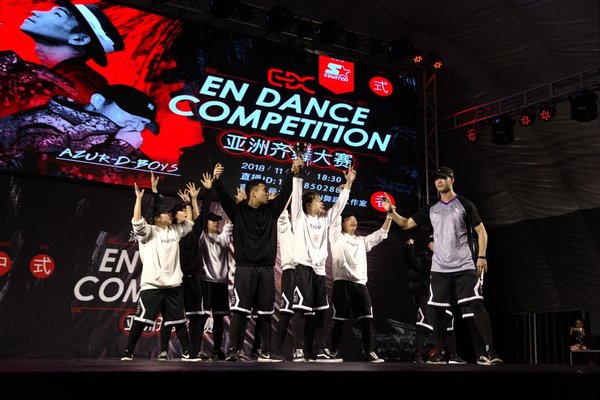 11月25日，“DAO&XS联队”夺得STARTER-EN DANCE COMPETITION亚洲齐舞大赛成年组冠军/OBSBOT 图