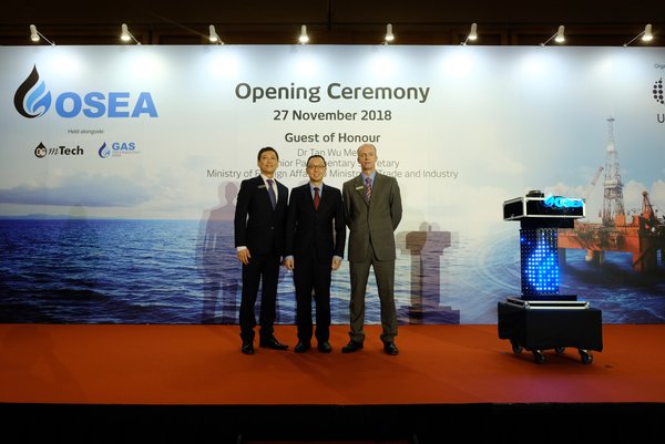 Mr Paul Wan, Managing Director, UBM Singapore; with Dr Tan Wu Meng, Senior Parliamentary Secretary, Ministry of Foreign Affairs & Ministry of Trade and Industry; and Mr Ian Roberts, Regional Executive Director, ASEAN Business, UBM Asia at the Opening Ceremony of OSEA2018