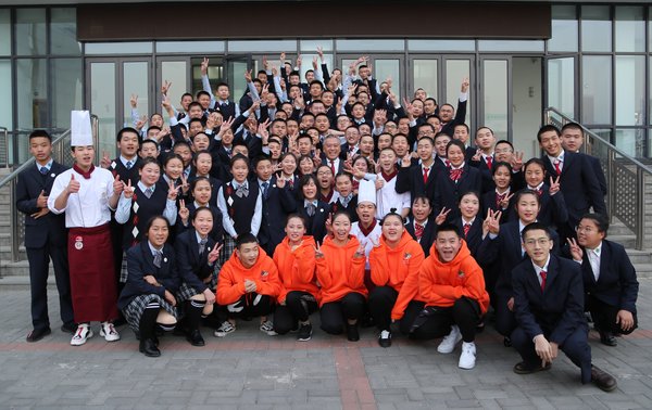 2018年11月，李锦记酱料集团主席李惠中先生亲切看望北京希望厨师