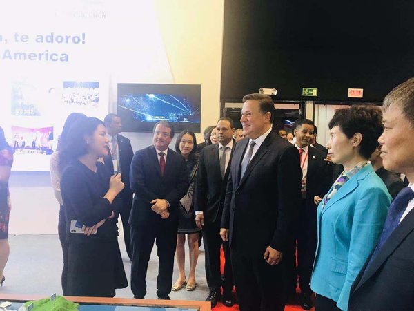 巴拿马总统巴雷拉与中国贸促会会长高燕