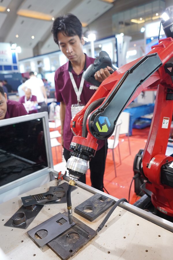 Smart machine exhibition to support industry 4.0