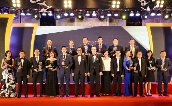 Group Photo of APEA Vietnam 2018 Winners with Dato' William Ng, President of Enterprise Asia (Front Row, Middle)