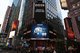 万希泉“龙凤呈祥”系列腕表登陆纽约时代广场。