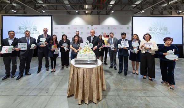 金沙中国有限公司、洁世和本澳三家机构的代表参加了周四在澳门威尼斯人举办的拉斯维加斯金沙2018年全球福袋制作活动。 此次活动特别制作了巨型纪念蛋糕，庆祝金沙中国与洁世合作五周年。