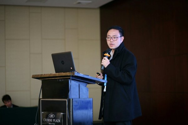 TUV南德资深风电技术经理张磊先生在海上风电工程技术大会上做专题演讲