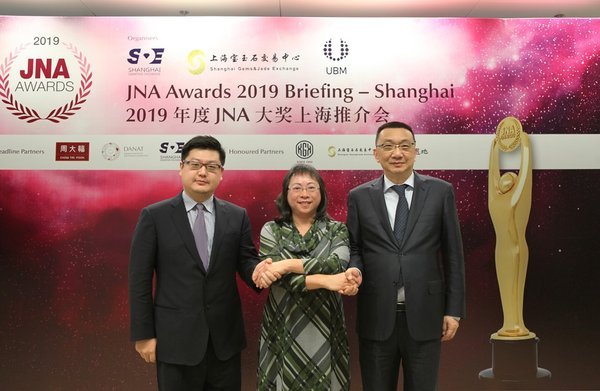 From left to right: Simon Chan, Executive Vice President of CSGJE, Letitia Chow, Chairperson of the JNA Awards, Founder of JNA and Director of Business Development -- Jewellery Group at UBM Asia and Lin Qiang, President and Managing Director of SDE